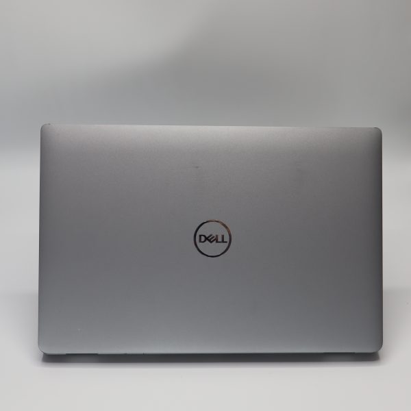 bovenaanzicht van Dell Latitude 5420 met verlicht toetsenbord